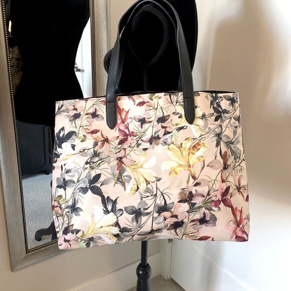 Source Unknown Handbags - Floral Carry All Tote! 21” W x 13.5” H x 6.5” D